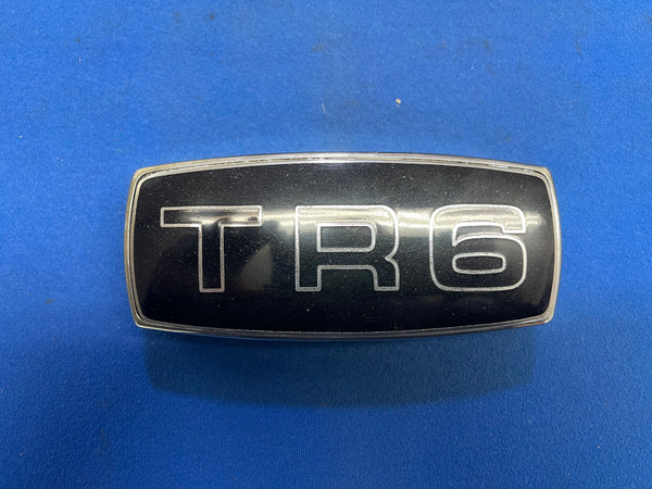 TR6 CP GRILLE BADGE SECOND HAND ORIGINAL BIN P22